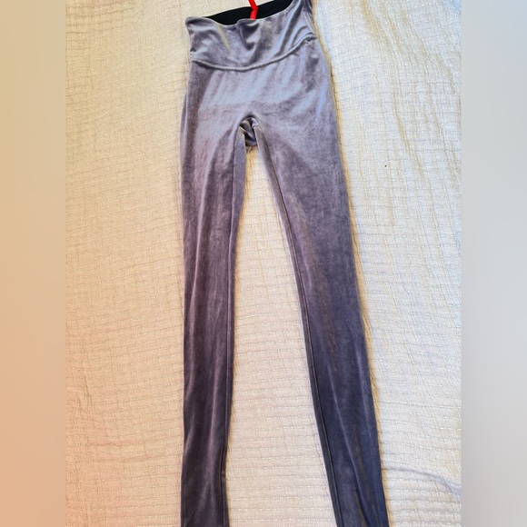Rare Spanx Velvet Leggings in Color Chrome Size: XS NWOT - Picture 6 of 11